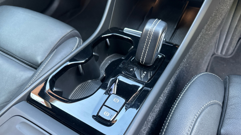 Volvo Xc40 2.0 B4P R DESIGN Pro 5dr AWD Auto Petrol Estate
